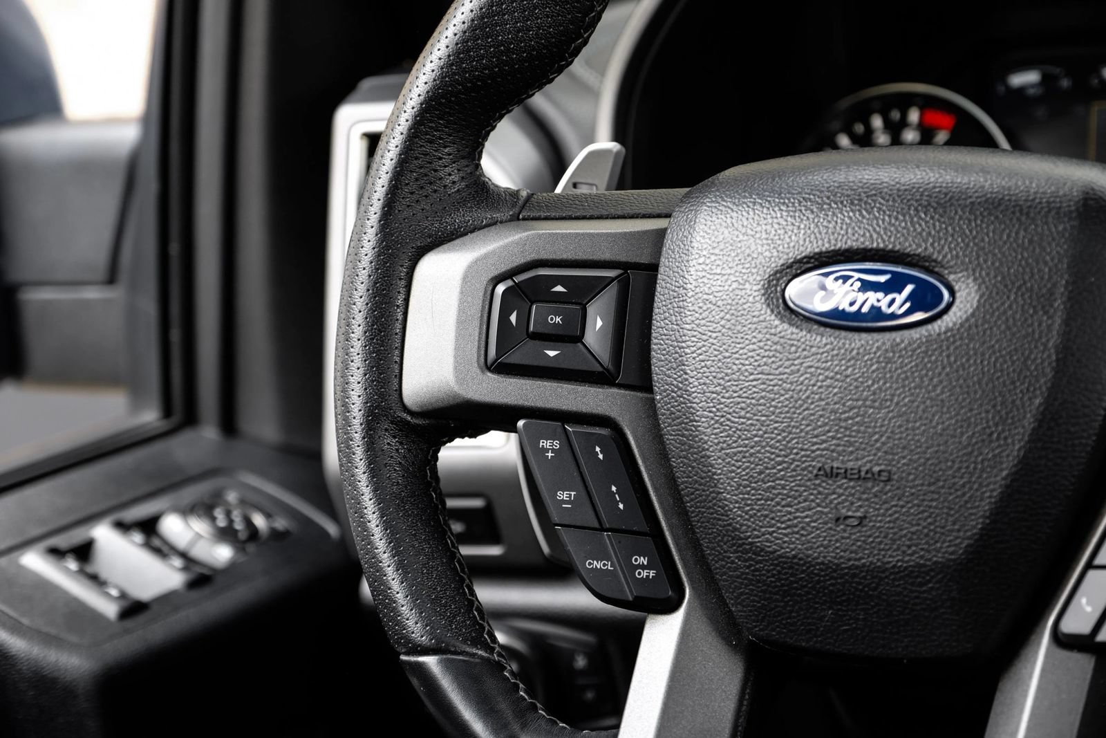 Used 2019 Ford F150 Raptor w/ Equipment Group 802A Luxury AWD/4WD image 17