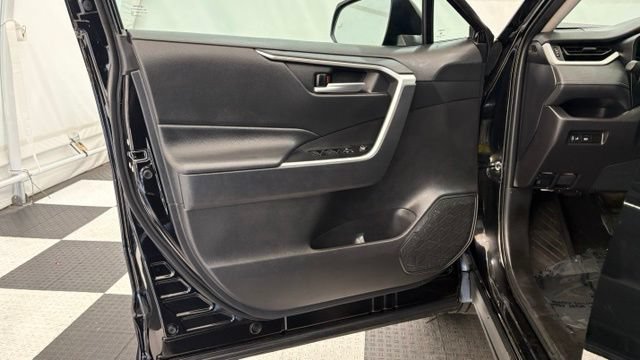Used 2025 Toyota RAV4 XLE FWD image 14