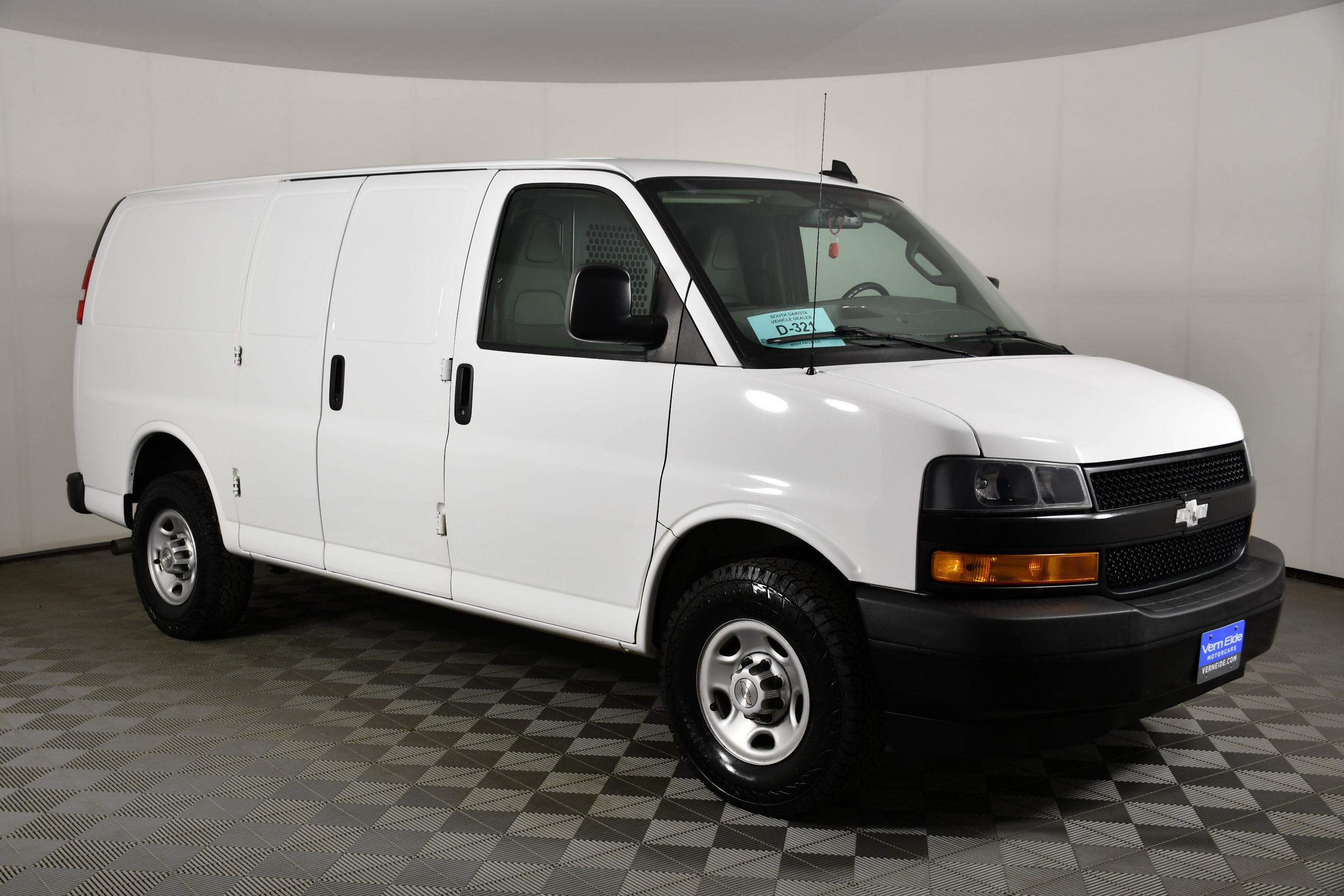 Used 2020 Chevrolet Express 2500 w/ Driver Convenience Package RWD image 4
