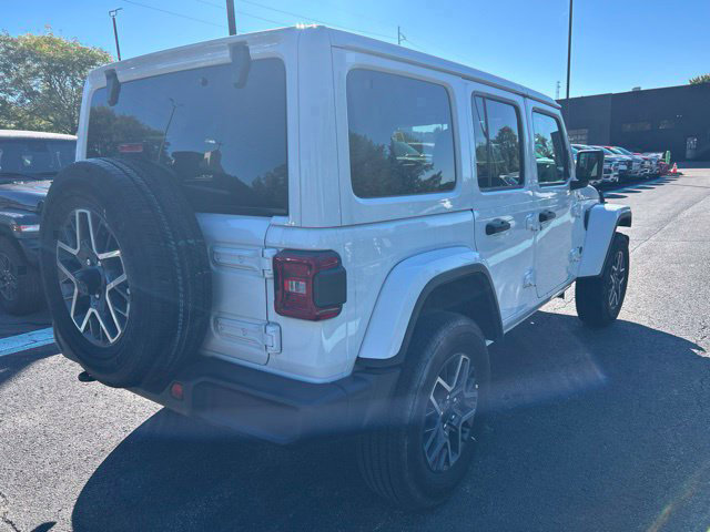 Used 2025 Jeep Wrangler Unlimited Sahara AWD/4WD image 4