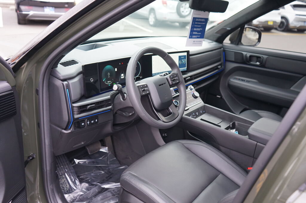 Used 2024 Hyundai Santa Fe Calligraphy AWD/4WD image 13