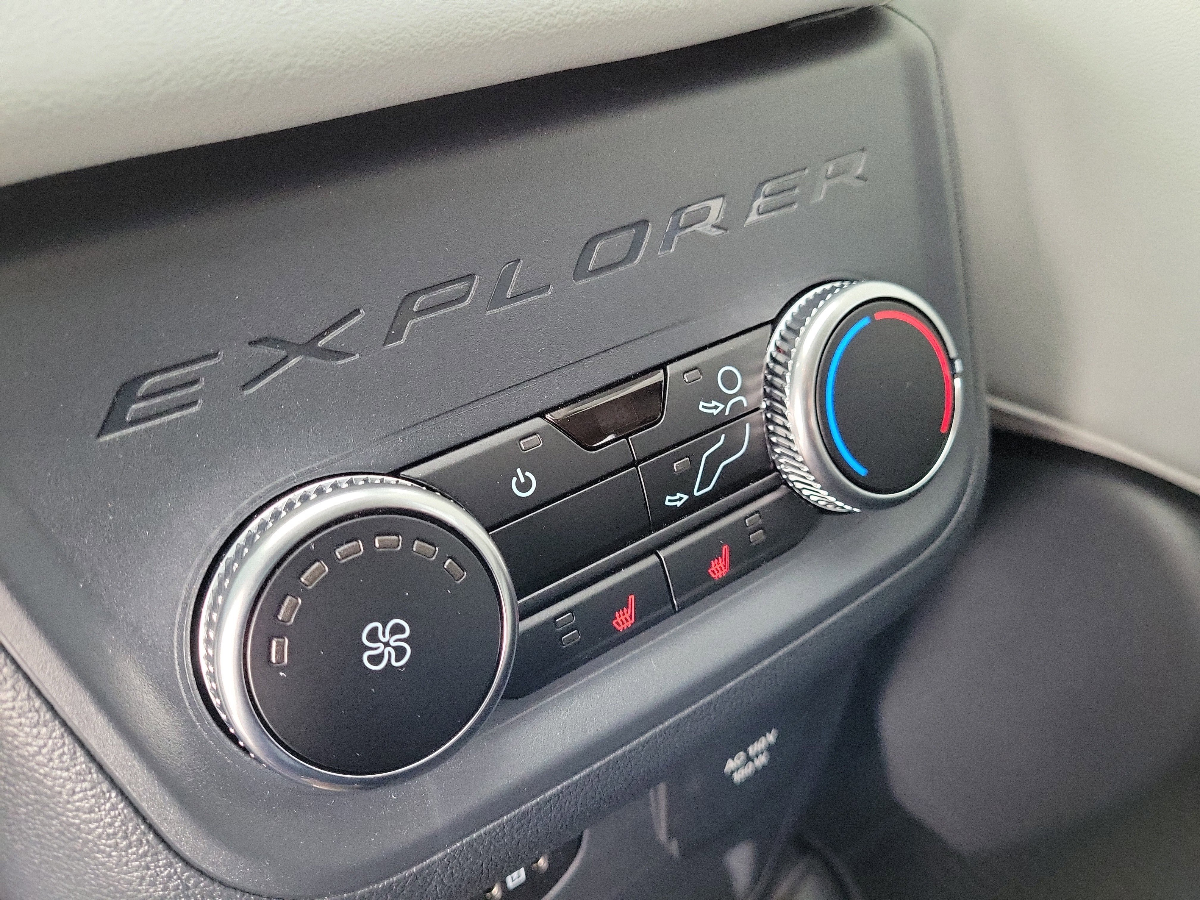 New 2026 Ford Explorer Platinum w/ LUX Leather Package image 14