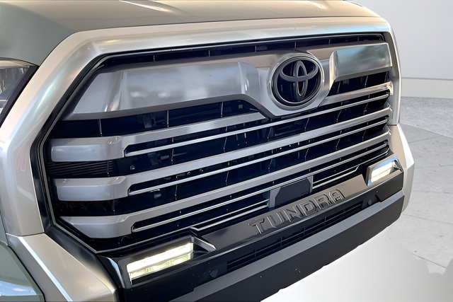 Used 2025 Toyota Tundra Limited AWD/4WD image 27