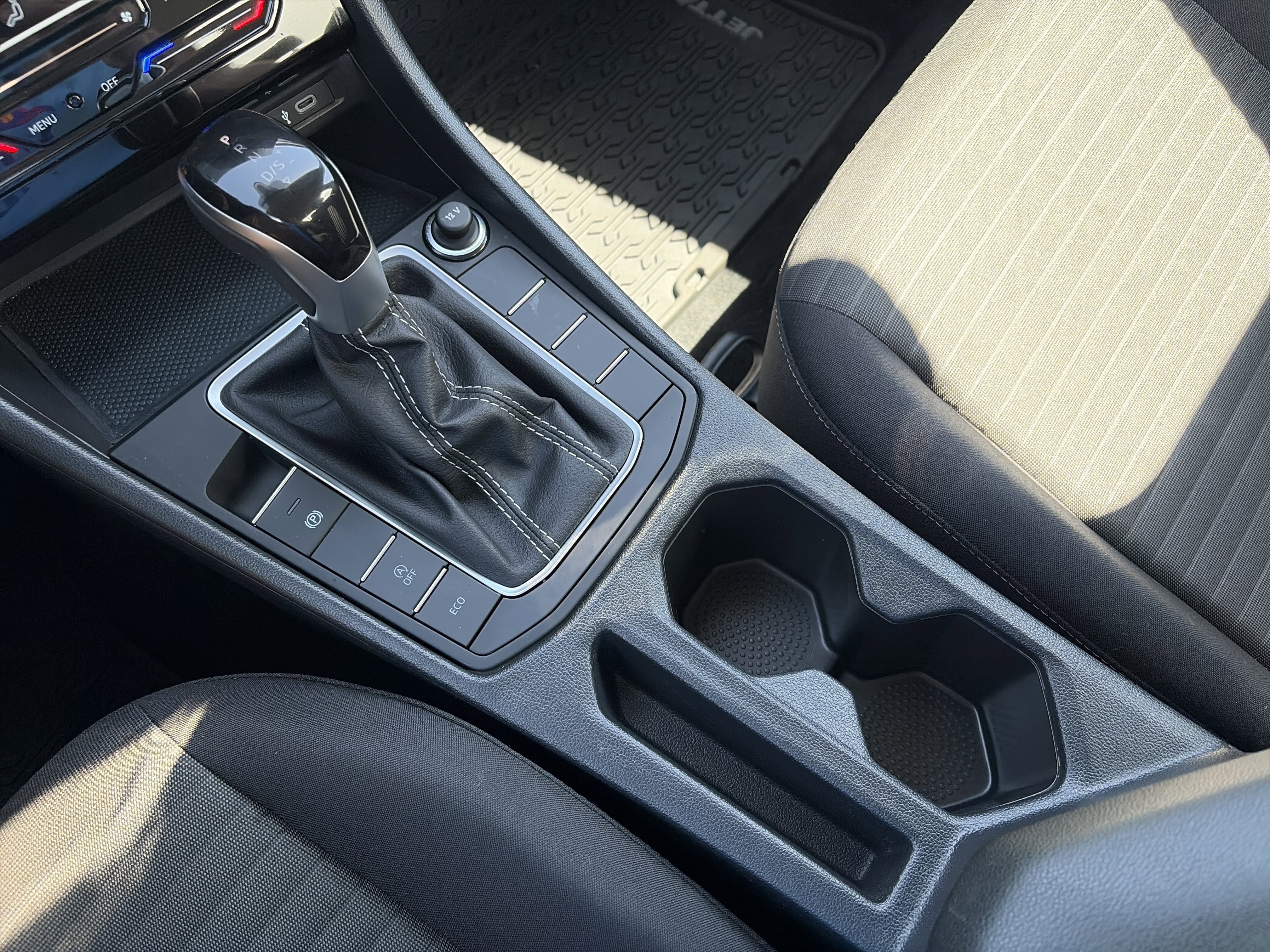 Certified 2025 Volkswagen Jetta S FWD image 21