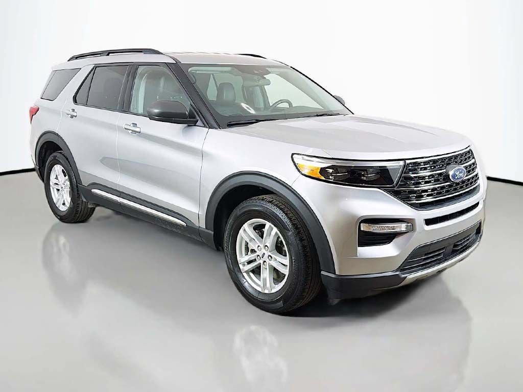 Used 2023 Ford Explorer XLT w/ Equipment Group 202A AWD/4WD image 39