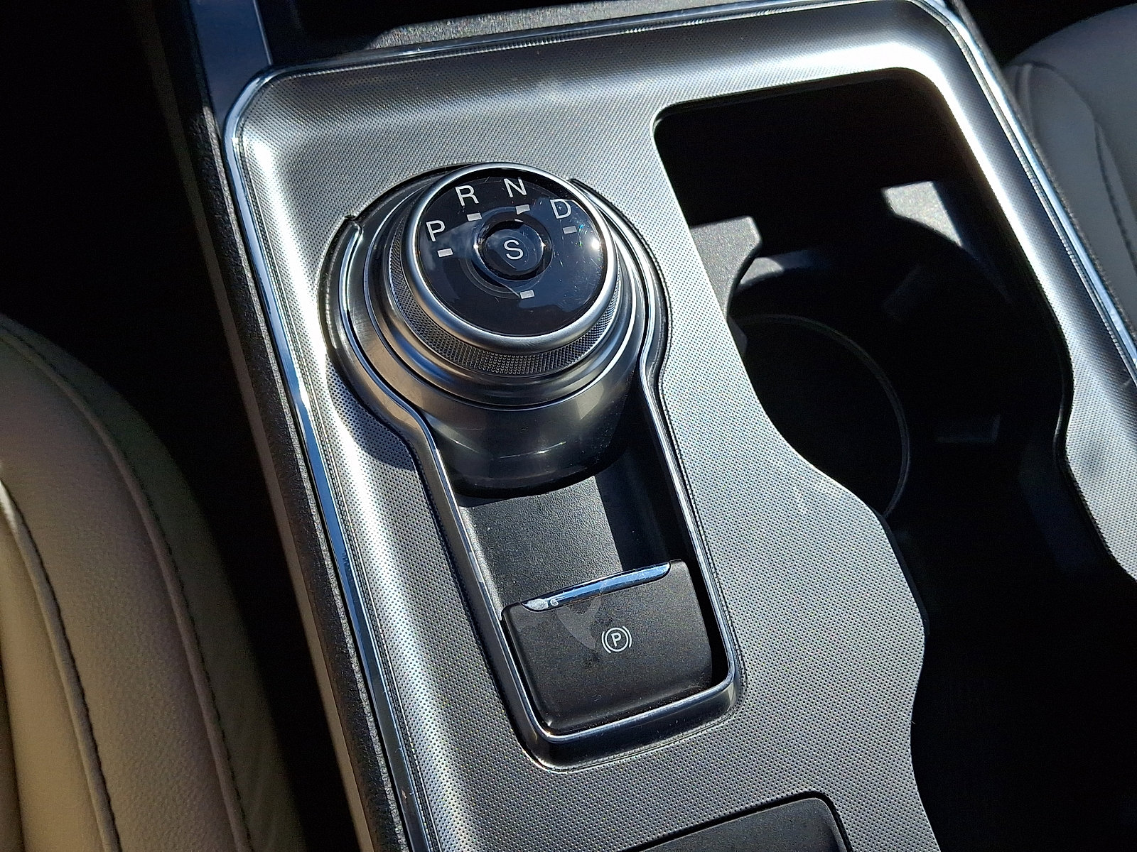 Used 2022 Ford Edge Titanium w/ Cargo Accessory Package image 22