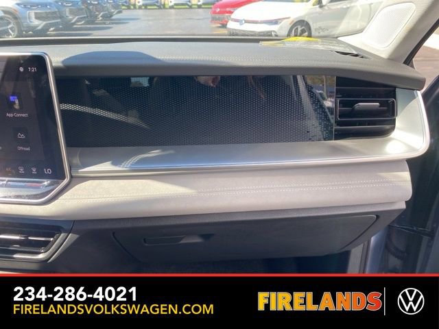 New 2025 Volkswagen Tiguan SE image 48