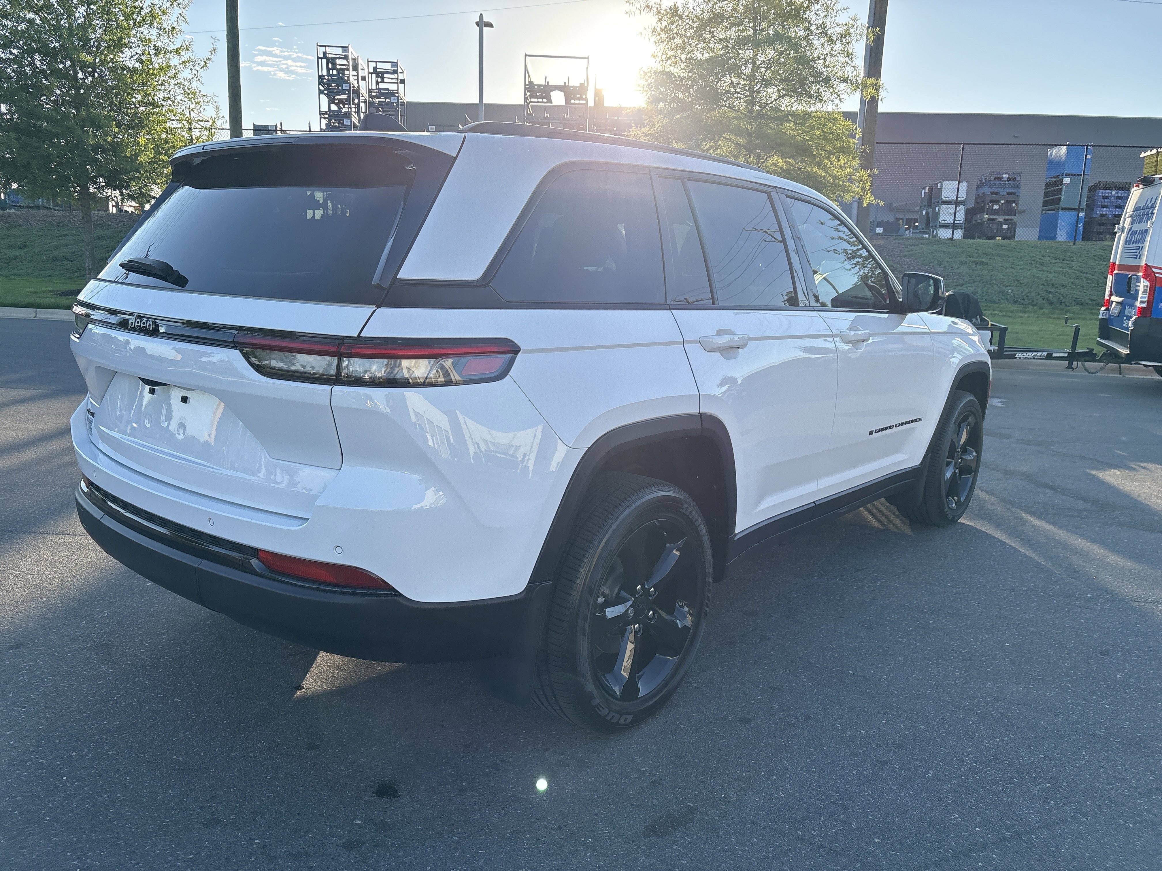Certified 2025 Jeep Grand Cherokee Altitude AWD/4WD image 9