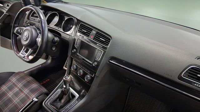 Used 2016 Volkswagen Golf 4-Door image 19