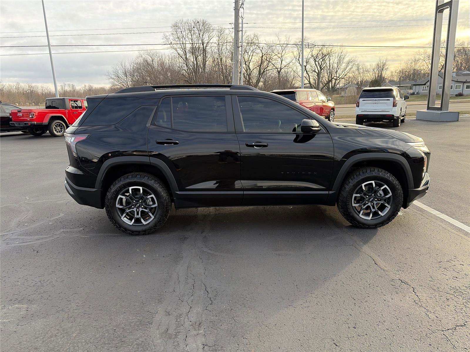 Used 2026 Chevrolet Equinox ACTIV w/ LPO, Floor Liner Package AWD/4WD image 2