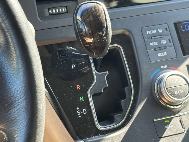 Used 2015 Toyota Sienna XLE Premium FWD image 19