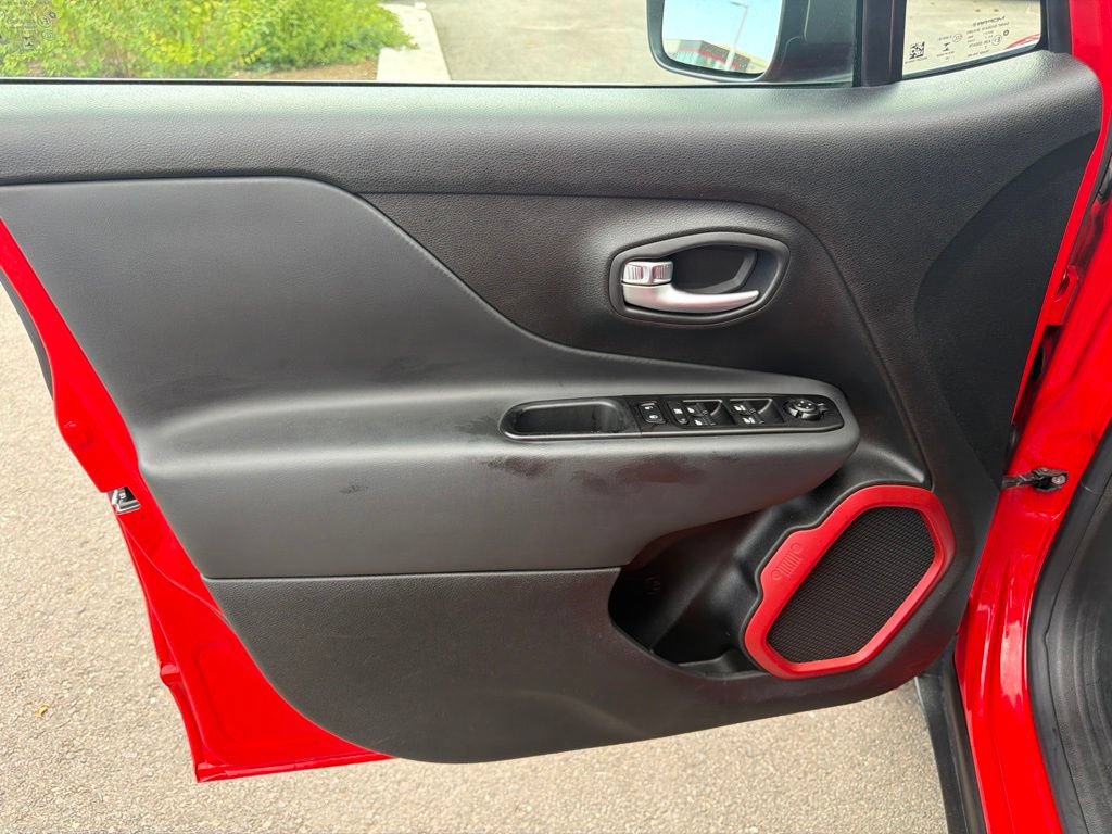 Used 2020 Jeep Renegade Trailhawk AWD/4WD image 21