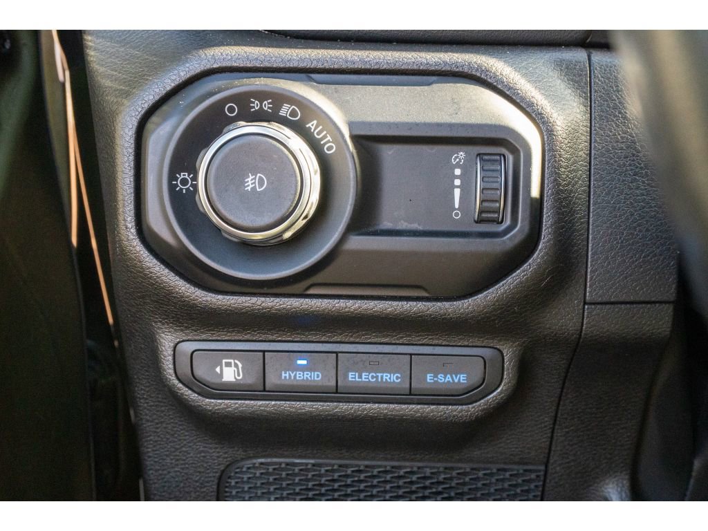 Used 2023 Jeep Wrangler Sahara w/ Cold Weather Group image 25