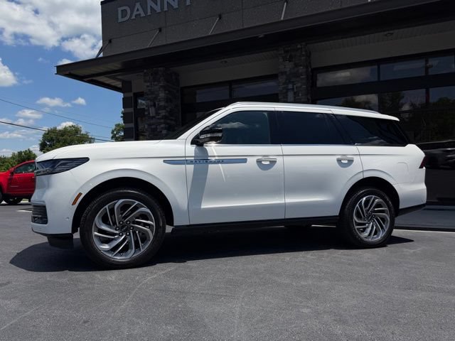 Used 2025 Lincoln Navigator Reserve AWD/4WD image 11