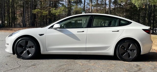 Used 2022 Tesla Model 3 Standard Range image 4