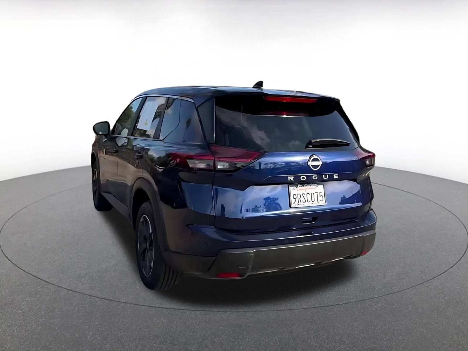 Used 2025 Nissan Rogue SV FWD image 11