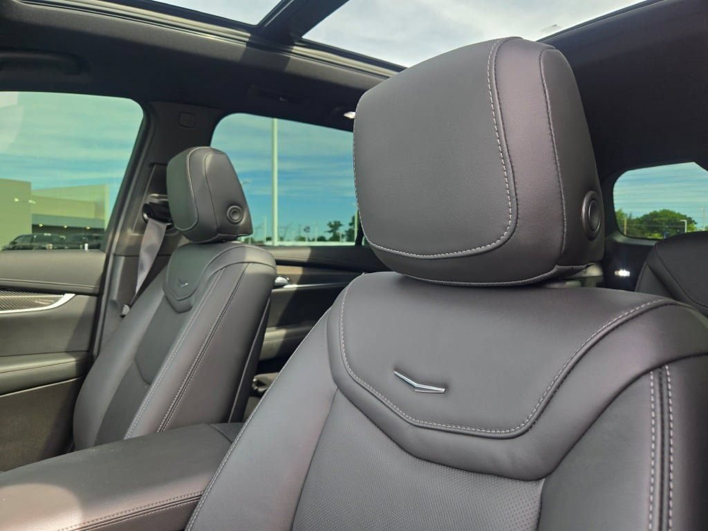 Used 2024 Cadillac XT6 Sport w/ LPO, Onyx Lite Package AWD/4WD image 29