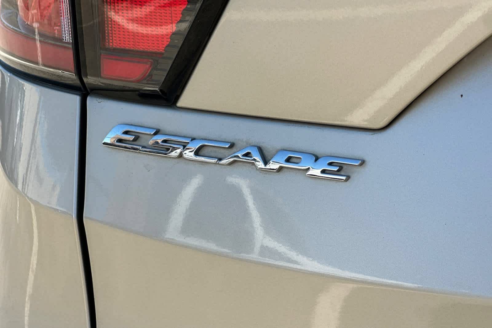 Certified 2018 Ford Escape SEL w/ Ford Safe & Smart Package FWD image 26