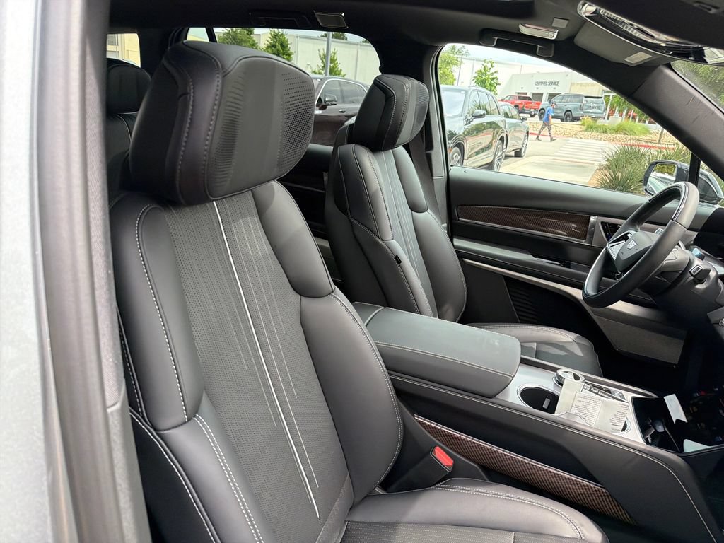 New 2027 Cadillac Vistiq Luxury w/ LPO, Floor Liner Package AWD/4WD image 39