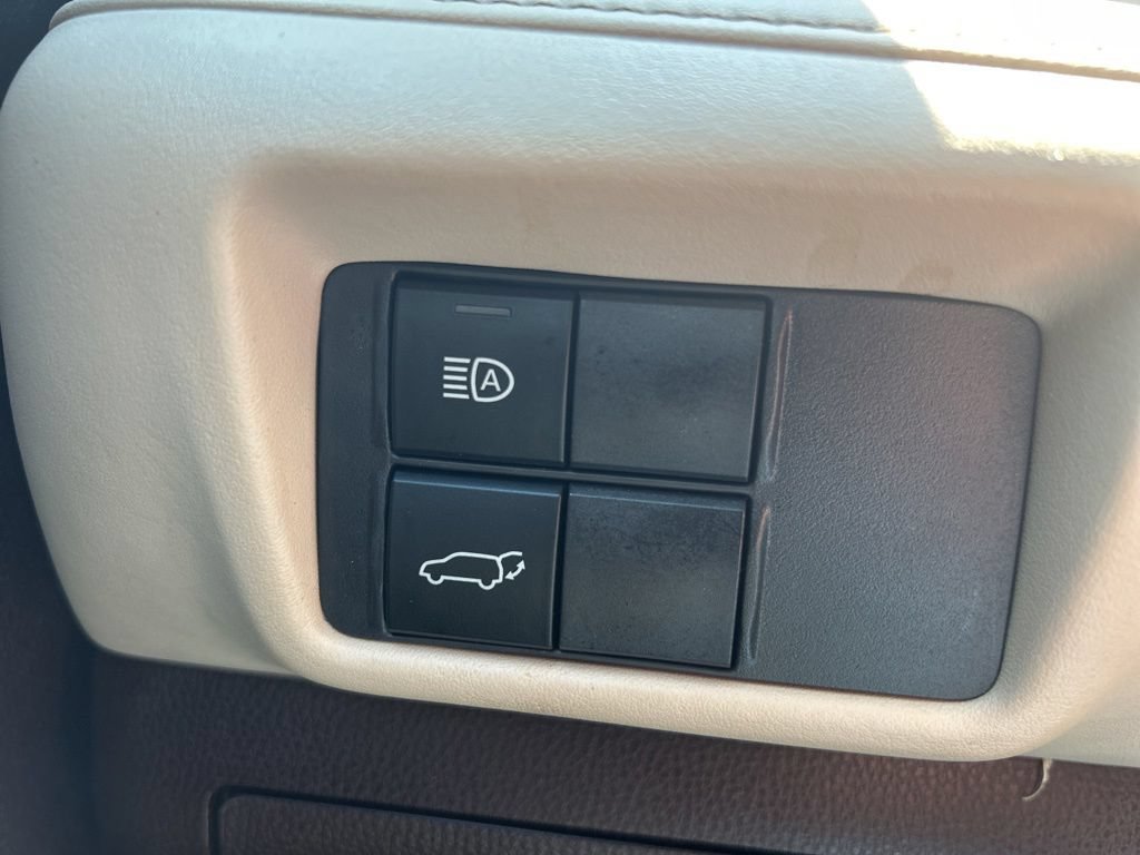 Used 2020 Toyota Highlander XLE AWD/4WD image 15