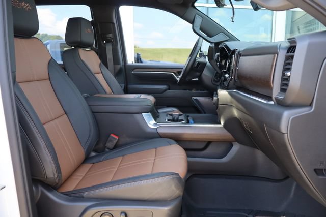 Used 2026 Chevrolet Silverado 2500 High Country w/ High Country Premium Package AWD/4WD image 40