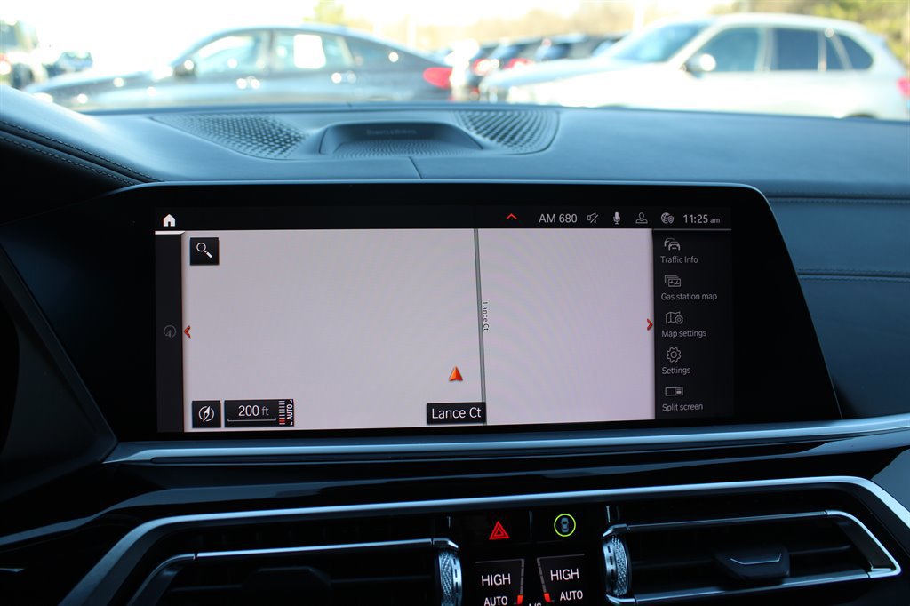 Used 2021 BMW X7 M50i w/ Dynamic Handling Package image 24