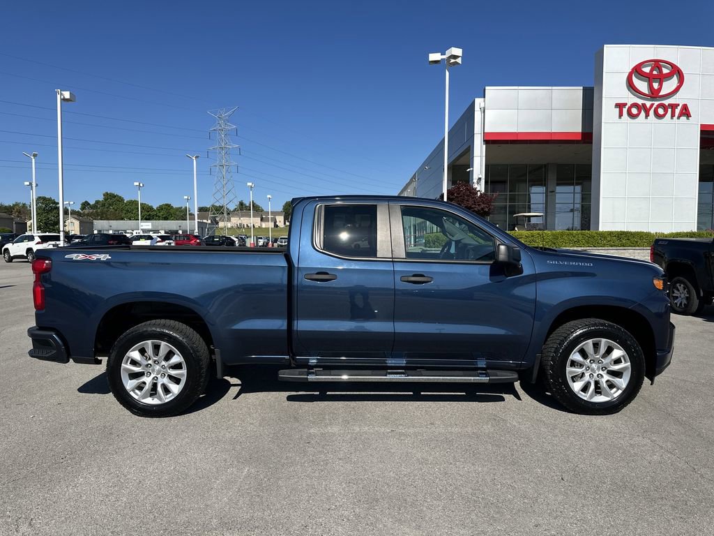 Used 2019 Chevrolet Silverado 1500 Custom w/ Custom Convenience Package AWD/4WD image 9