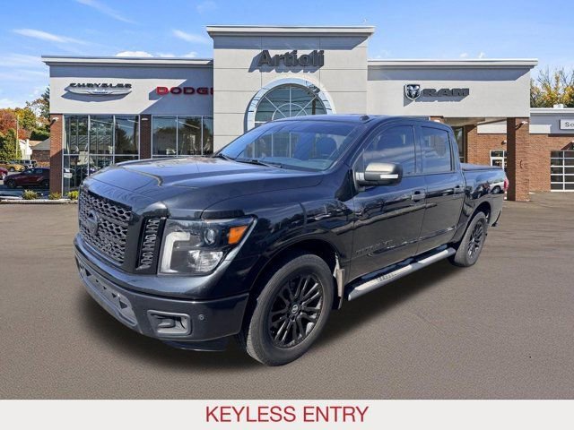 Used 2019 Nissan Titan SV w/ SV Convenience Package image 4