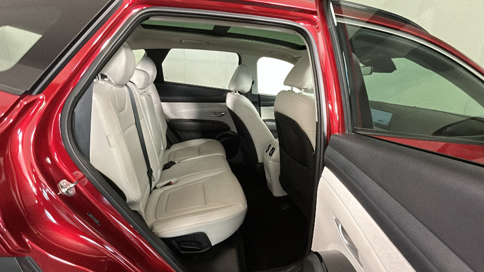 Used 2025 Hyundai Tucson Limited AWD/4WD image 38