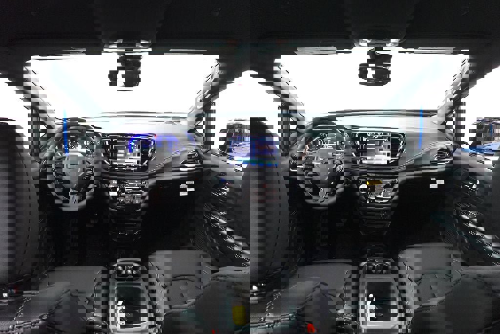 New 2026 Chrysler Pacifica Select w/ S Appearance Package image 6