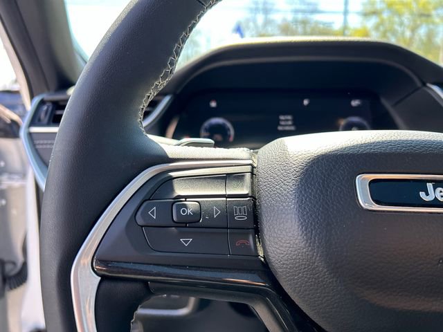 Used 2023 Jeep Grand Cherokee Altitude AWD/4WD image 13