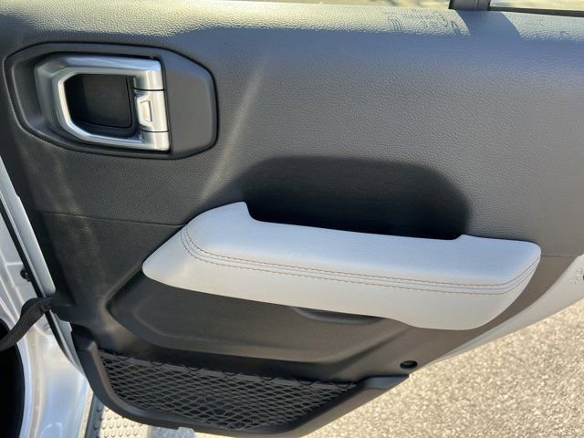 Used 2022 Jeep Wrangler Unlimited Sahara image 19