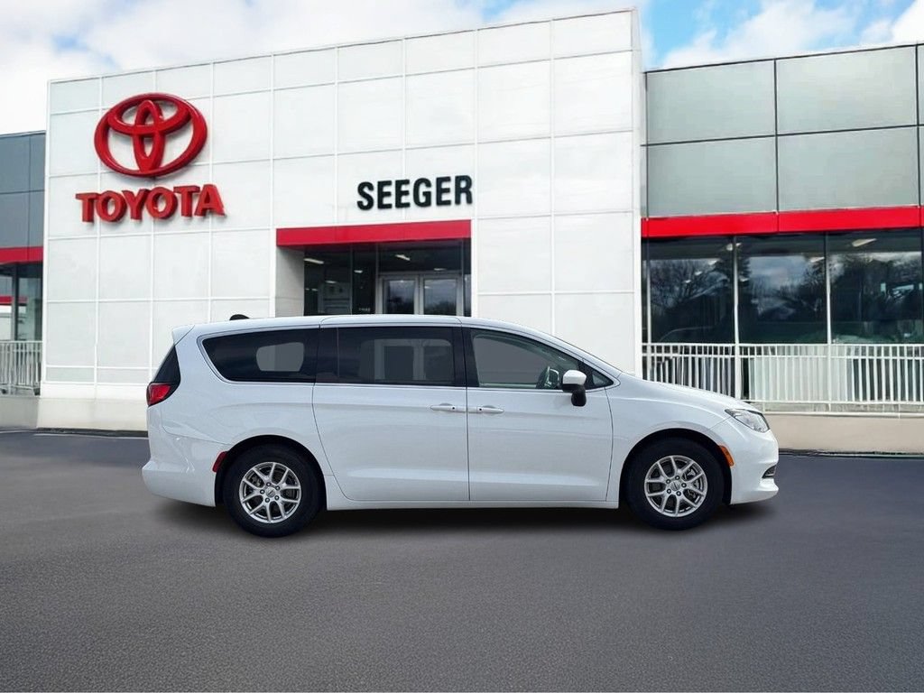 Used 2023 Chrysler Voyager LX FWD video 2