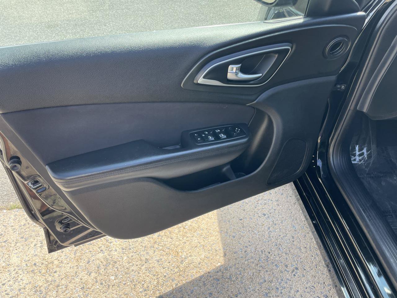 Used 2015 Chrysler 200 Limited FWD image 35