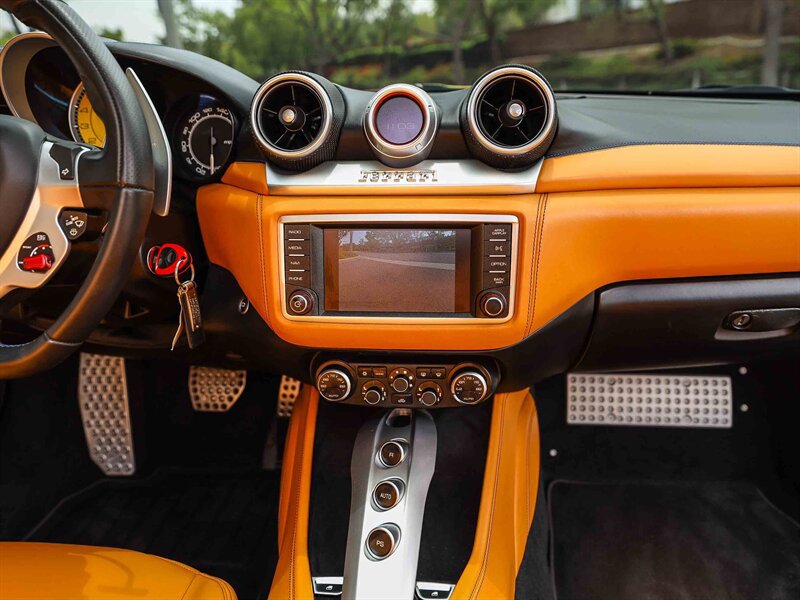 Used 2016 Ferrari California T RWD image 27