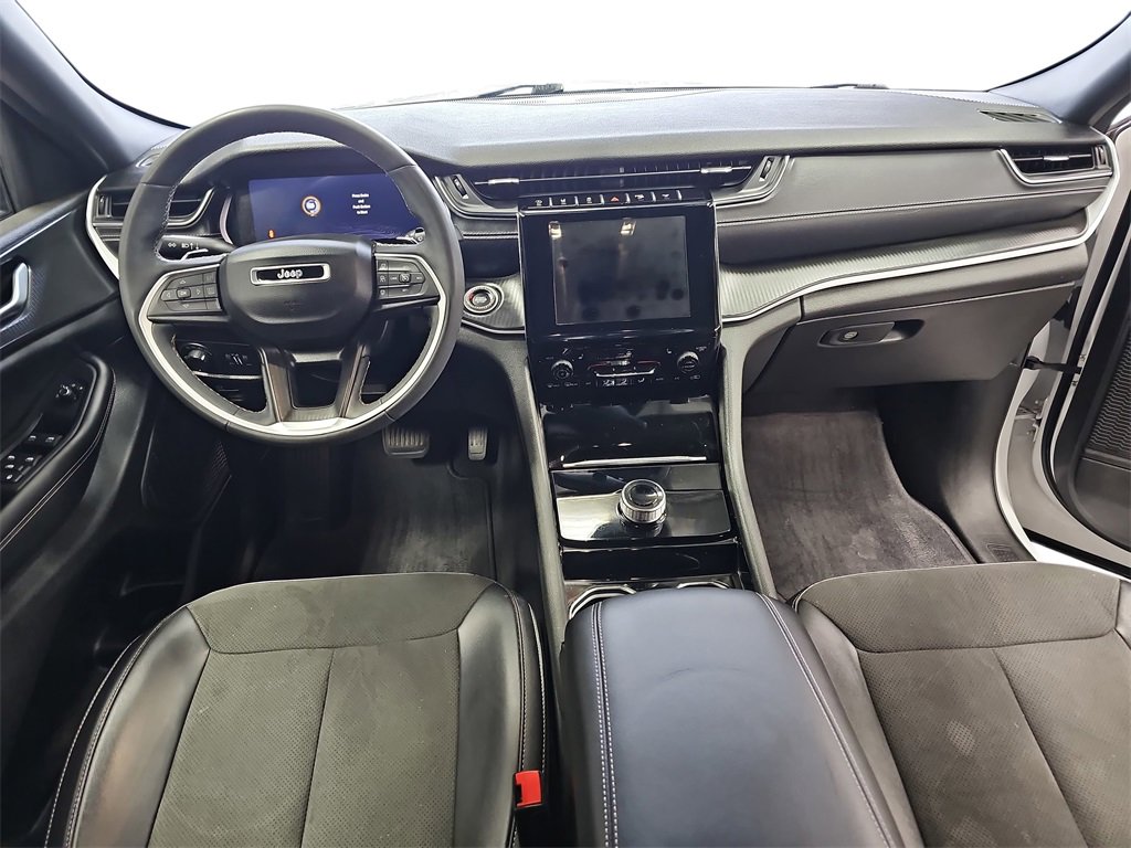 Used 2023 Jeep Grand Cherokee Altitude image 9