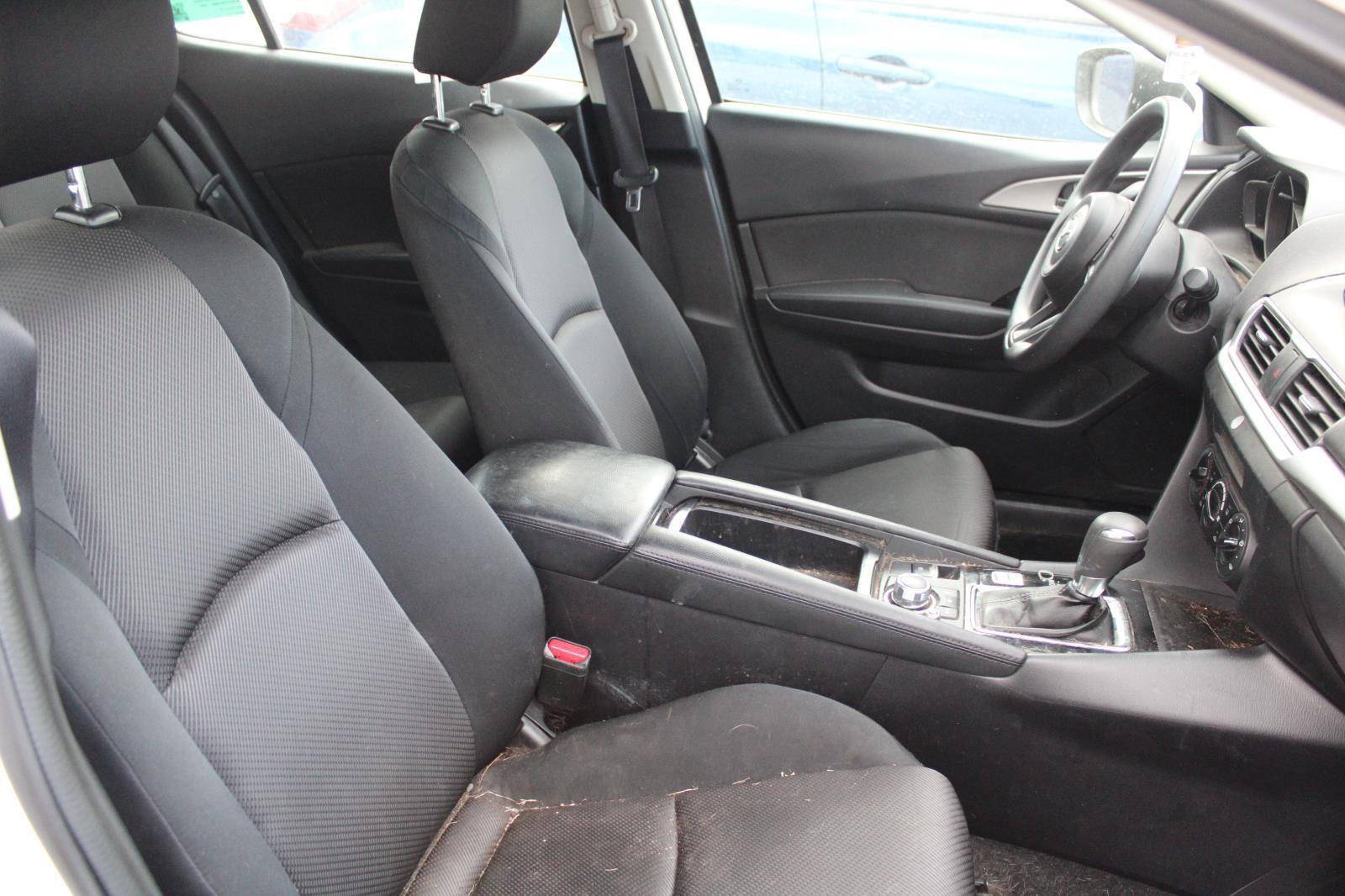 Used 2017 MAZDA MAZDA3 Sport FWD image 4