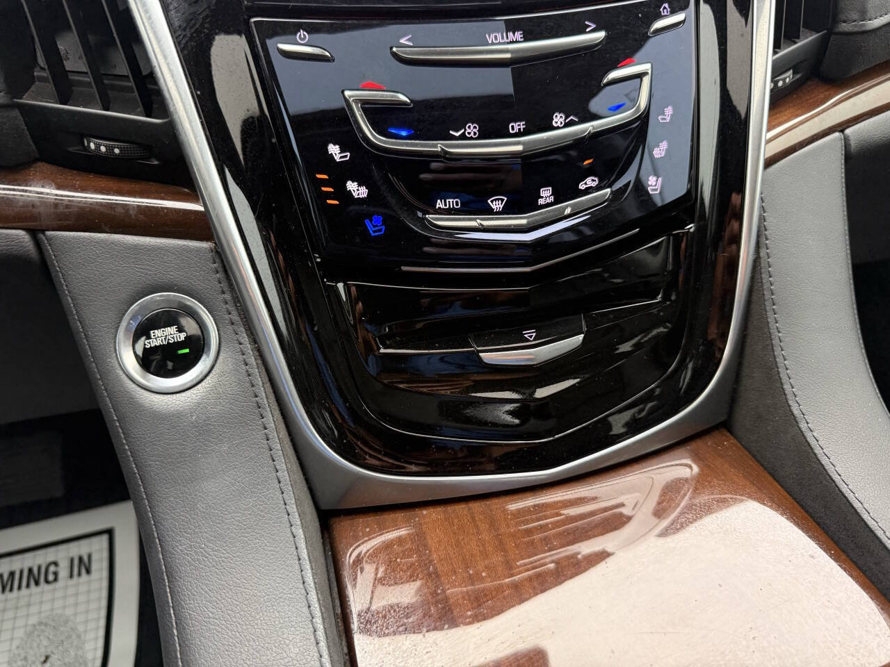 Used 2020 Cadillac Escalade ESV Luxury RWD image 30