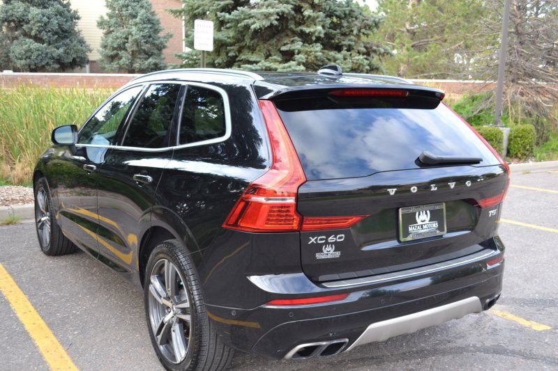 Used 2018 Volvo XC60 T5 Momentum w/ Vision Package image 10