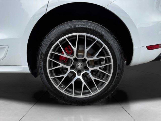 Used 2017 Porsche Macan Turbo AWD/4WD image 56