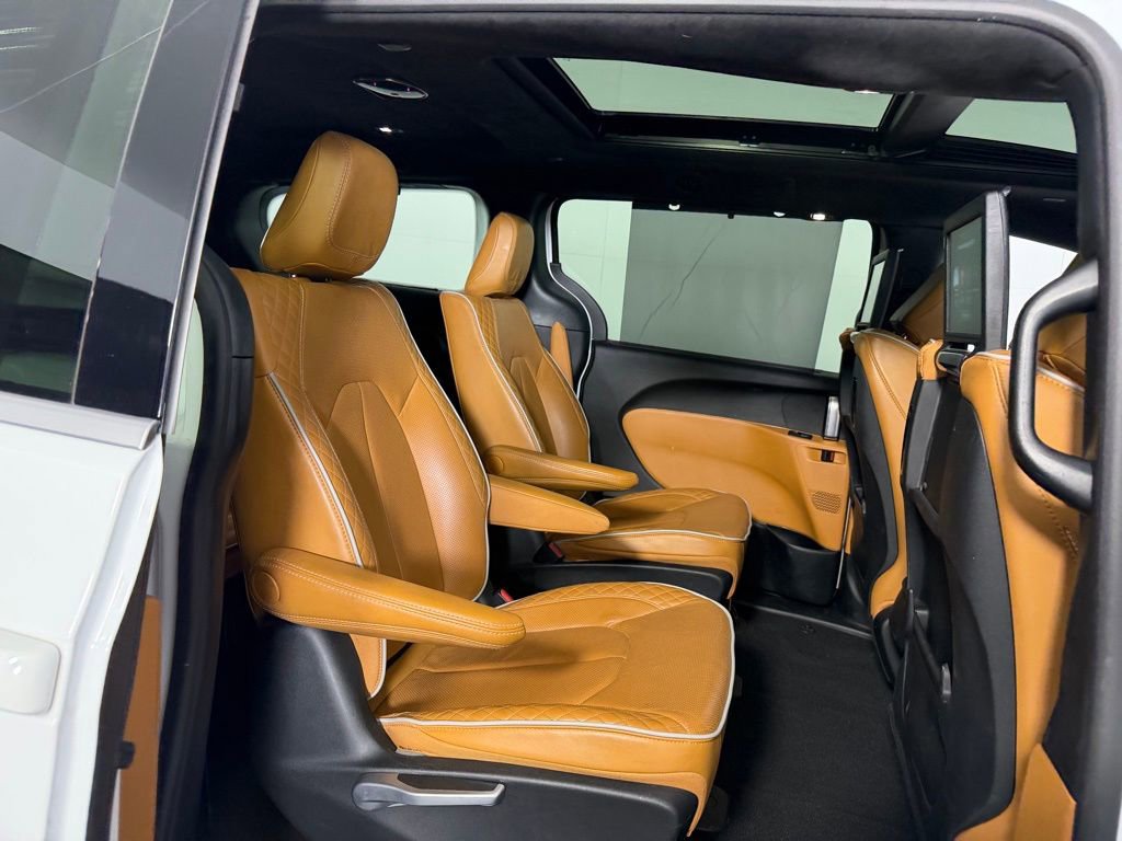 Used 2023 Chrysler Pacifica Pinnacle image 31