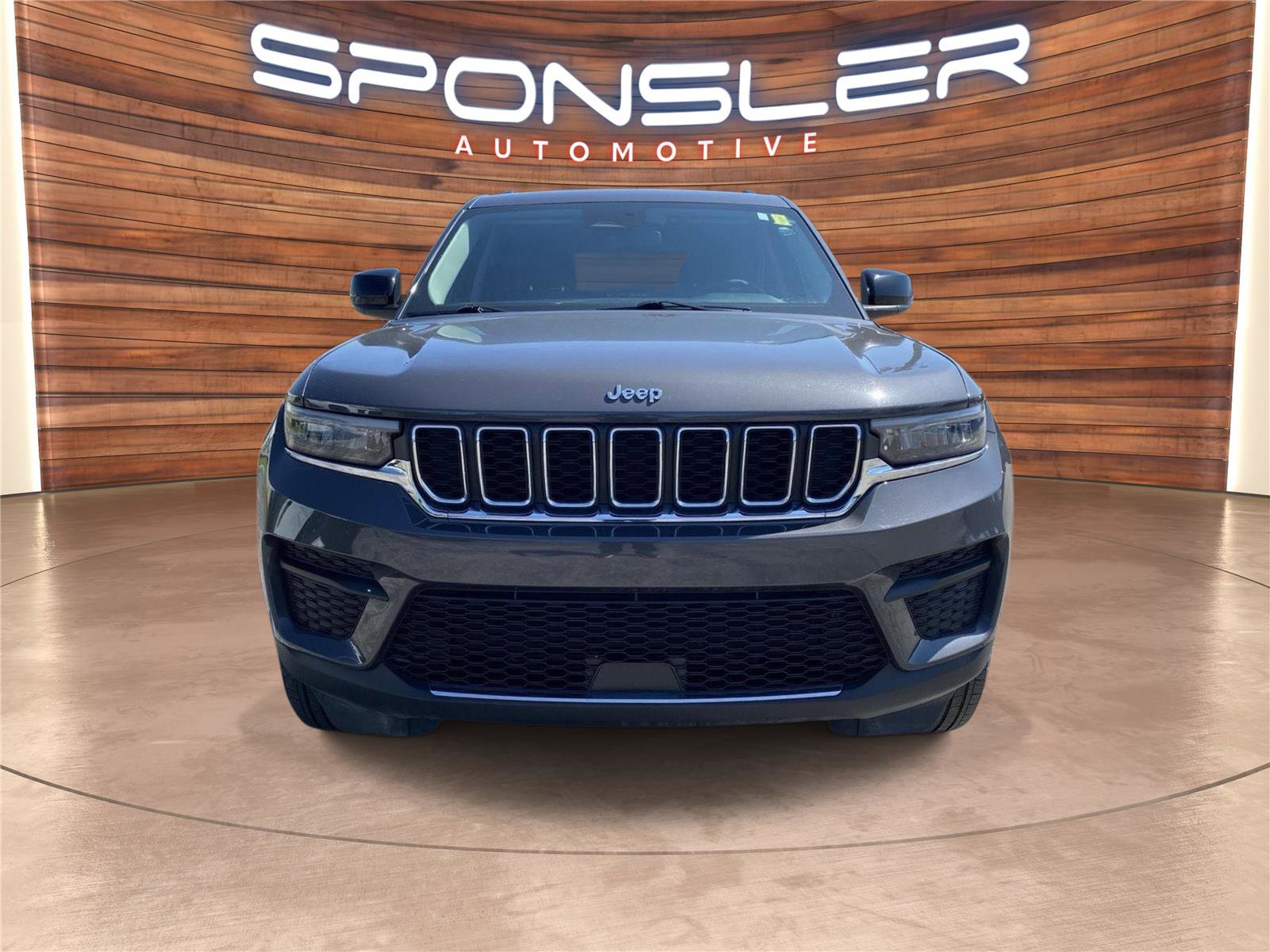 Used 2023 Jeep Grand Cherokee Laredo image 10