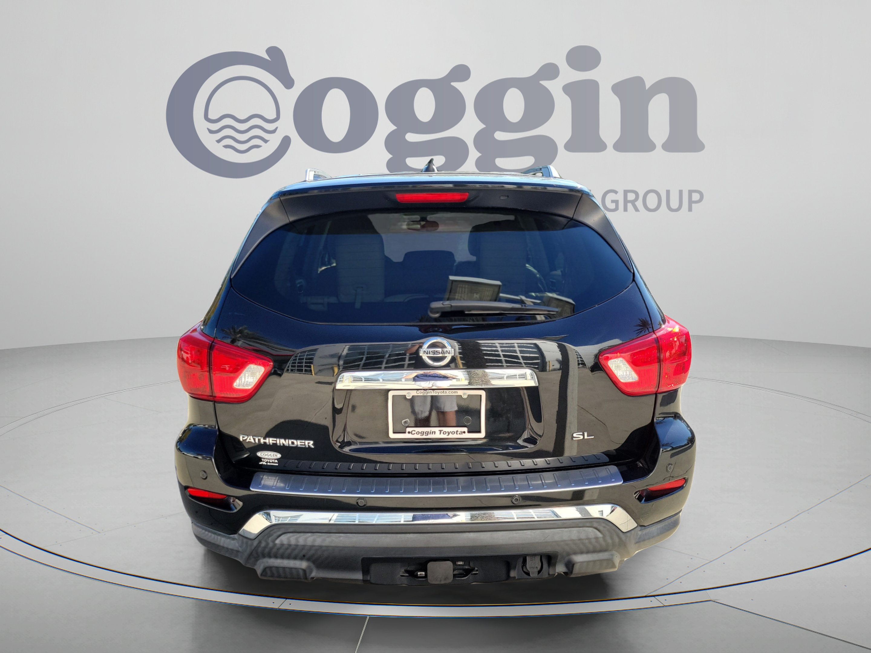 Used 2018 Nissan Pathfinder SL FWD image 3