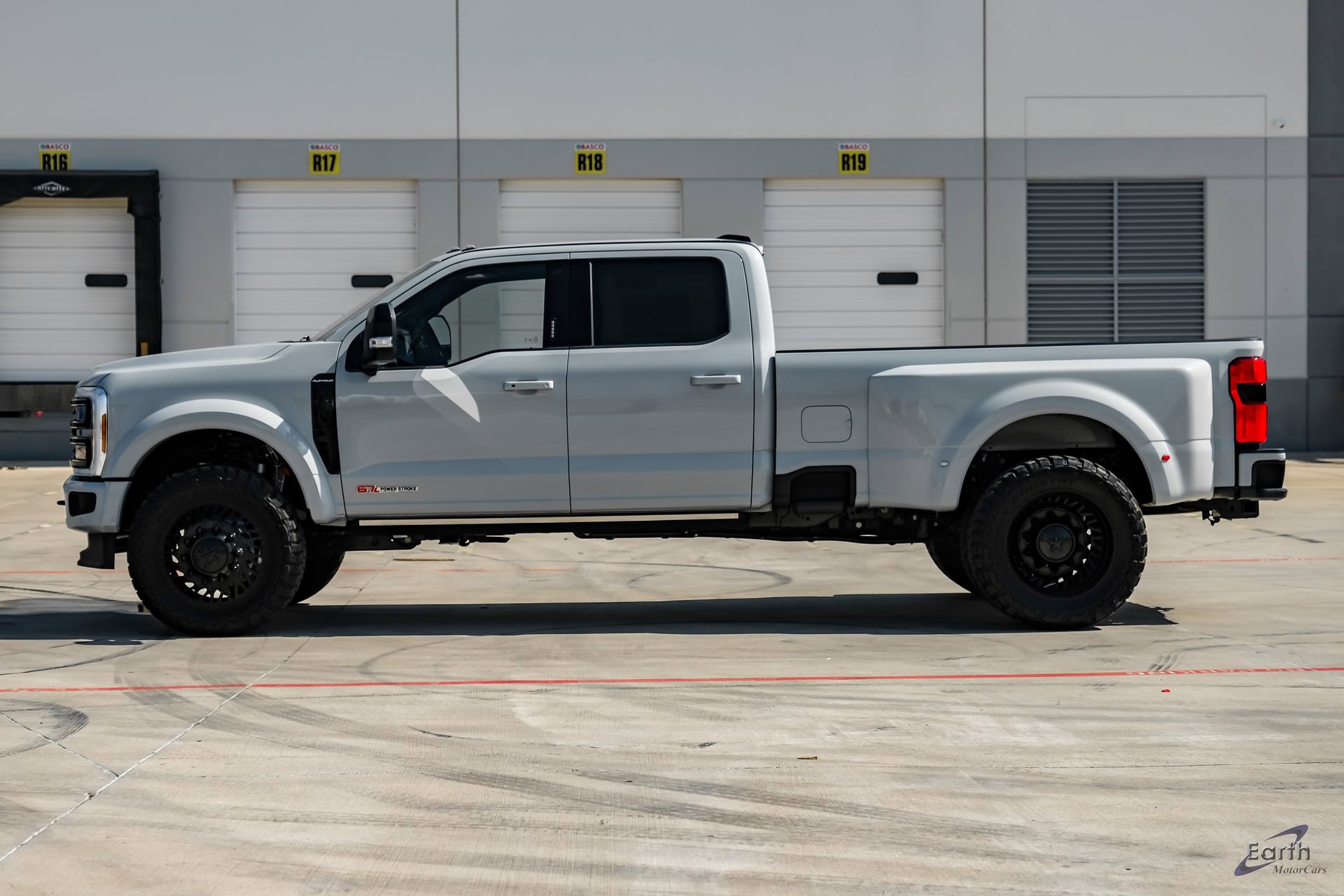 Used 2026 Ford F450 Platinum w/ FX4 Off-Road Package AWD/4WD image 8