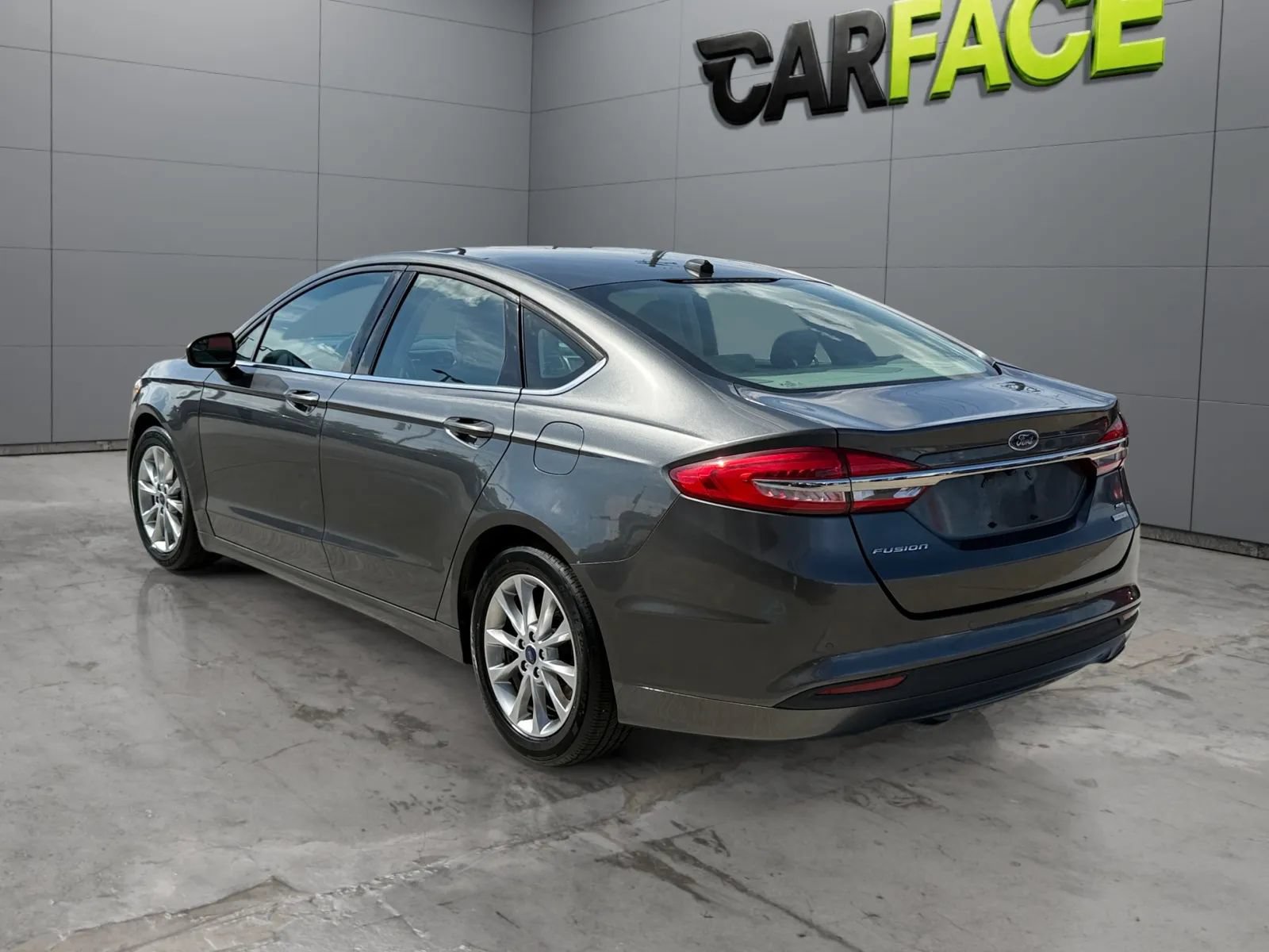 Used 2017 Ford Fusion SE w/ Fusion SE Technology Package FWD image 8