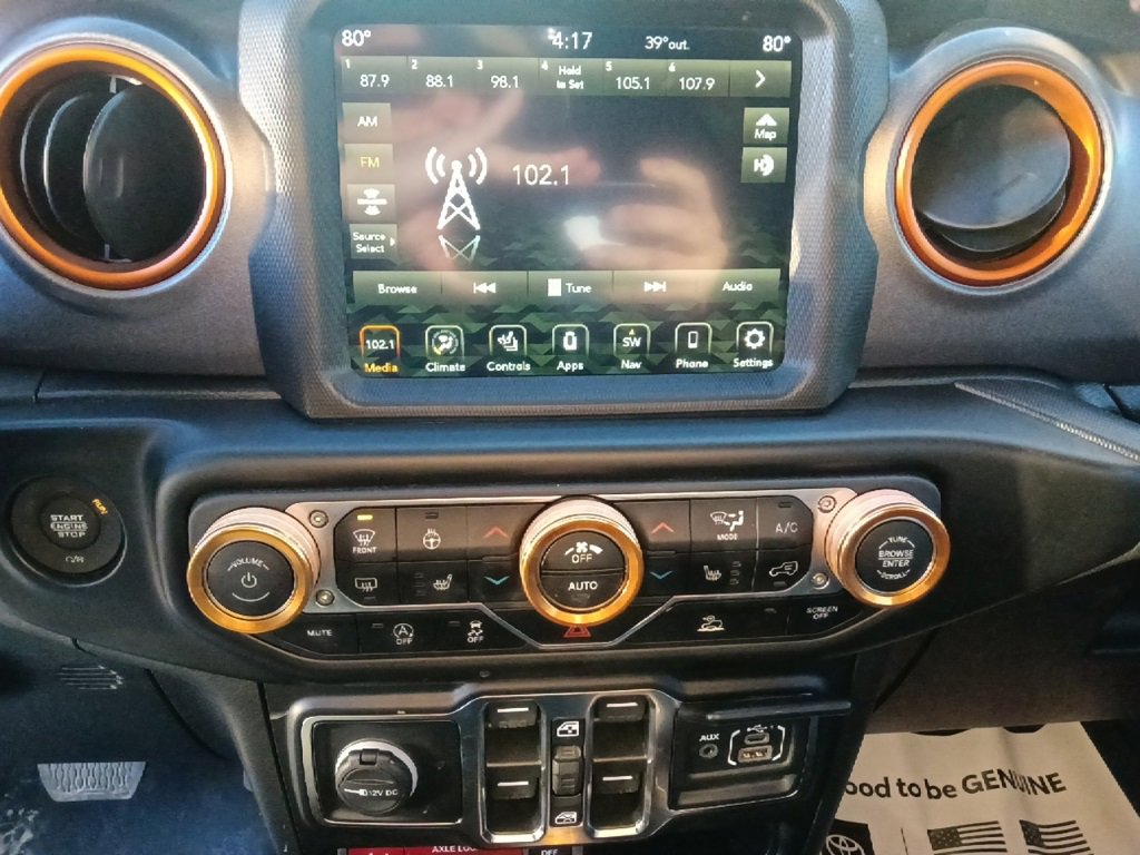 Used 2022 Jeep Gladiator Mojave w/ Cold Weather Group image 20