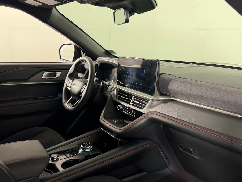 Used 2025 Ford Explorer ST image 30