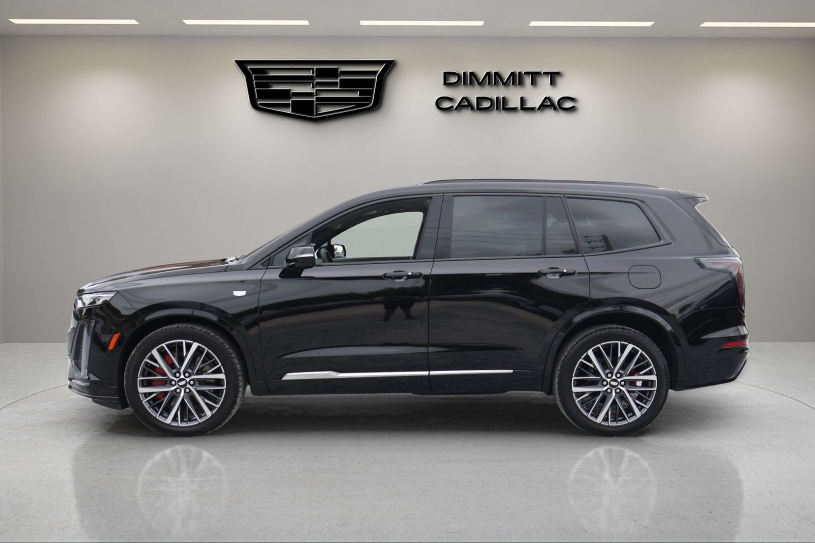 Certified 2025 Cadillac XT6 Sport w/ Platinum Package AWD/4WD image 8
