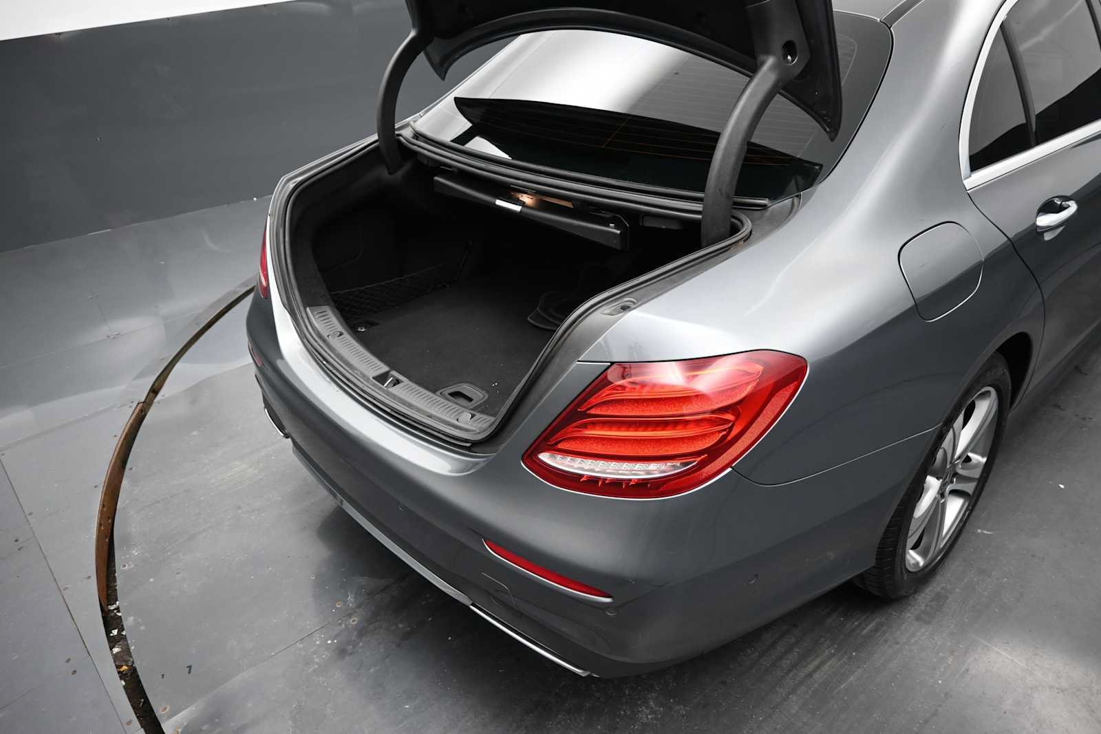 Used 2019 Mercedes-Benz E 300 4MATIC image 26