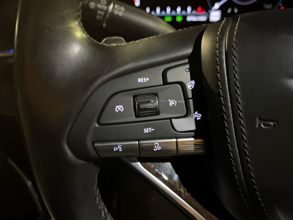 Used 2023 Cadillac Escalade ESV Premium Luxury Platinum image 22